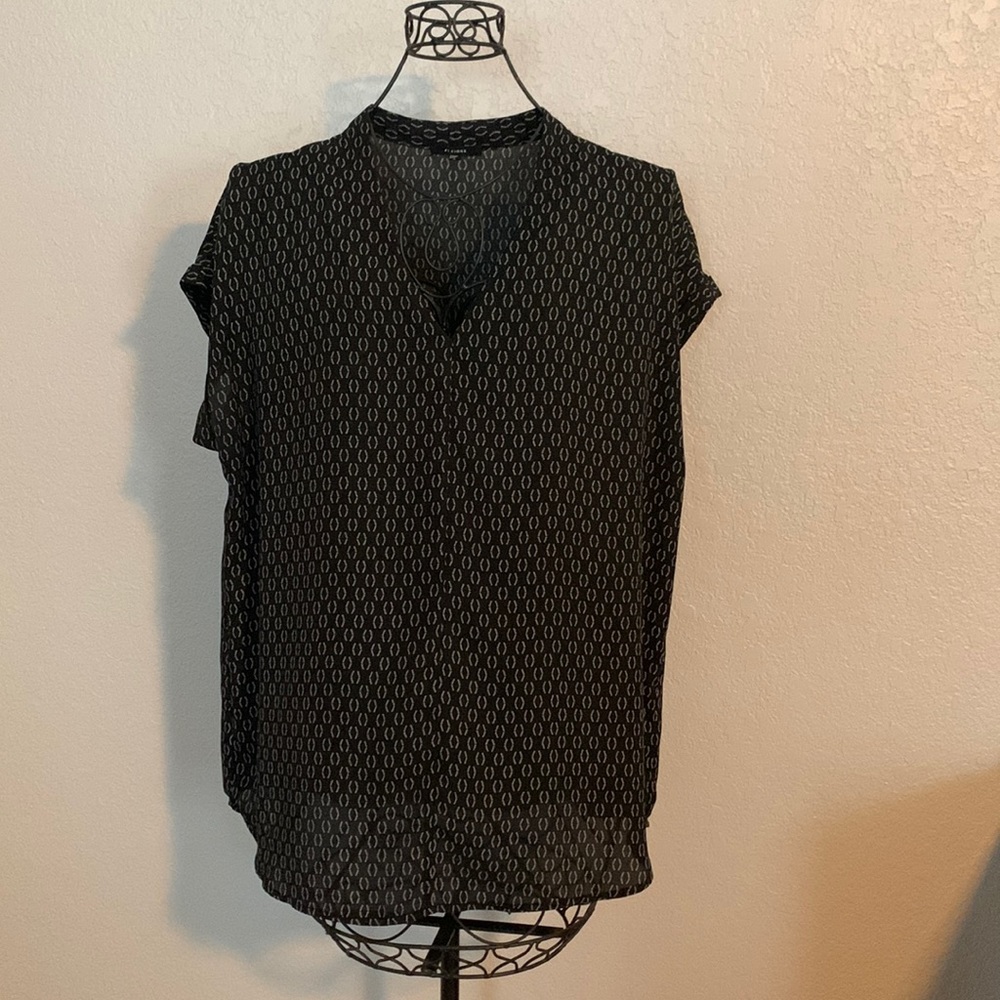 Black and white short sleeve blouse